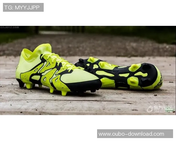 毒蜂足球鞋的独特设计与性能优势解析让你在场上尽显风采